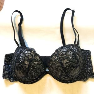 Gel lace strapless bra